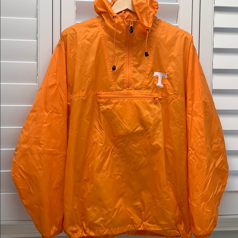 🍊🏈 UNIVERSITY OF TENNESSEE RAIN PULLOVER